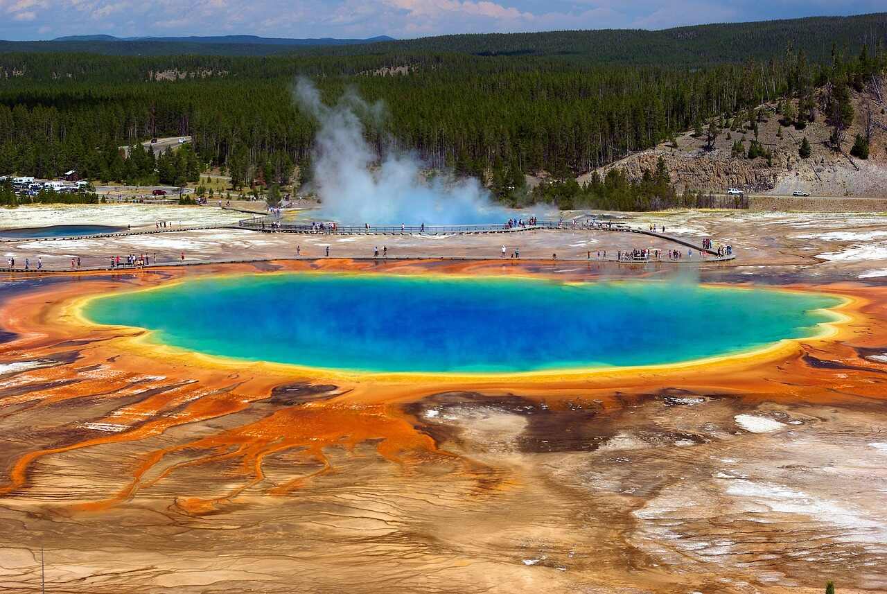 what is the best month to visit yellowstone national park